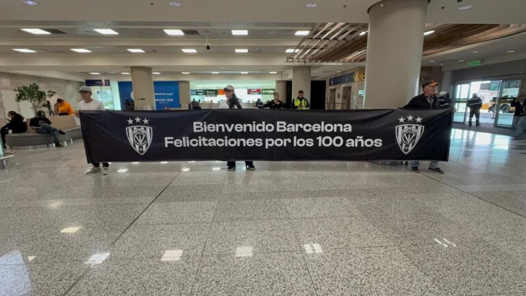 (VIDEO) LO PROMETIDO ES DEUDA: El cartel de IDV para recibir a BSC