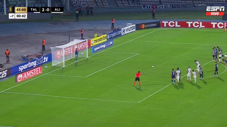 (VIDEO) Javier Burrai le atajó un penal a Paolo Guerrero en Copa Libertadores