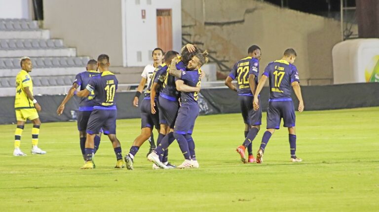 Diez jugadores llevan a juicio a Chacaritas: más de un millón en reclamos