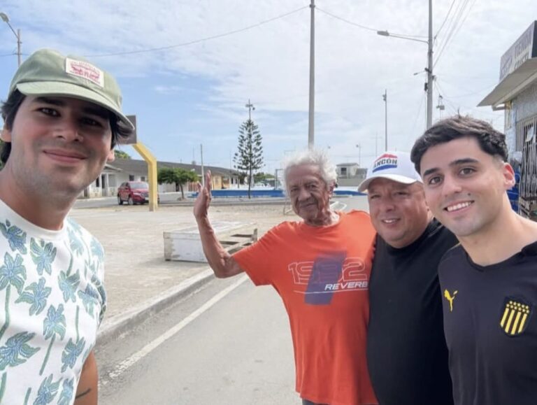 Nietos de Alberto Spencer visitaron Ancón, la tierra natal de la leyenda del fútbol ecuatoriano
