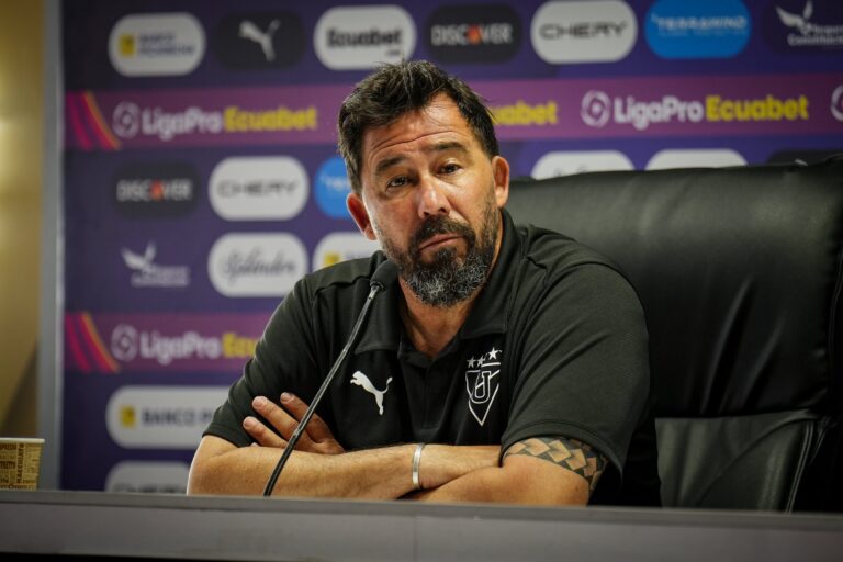 “Jugamos en un ambiente que no colaboró”: ‘Vitamina’ Sánchez explotó contra la hinchada de LDU