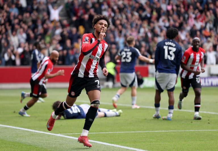 (VIDEO) LLUVIA DE GOLES: El United perdió ante el Brentford en un PARTIDAZO