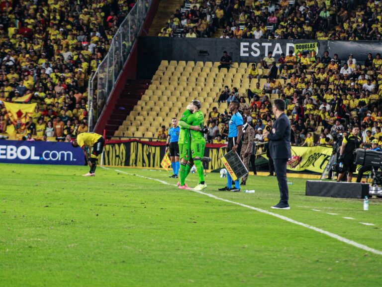 (VIDEO) José David Contreras salió lesionado ante River Plate