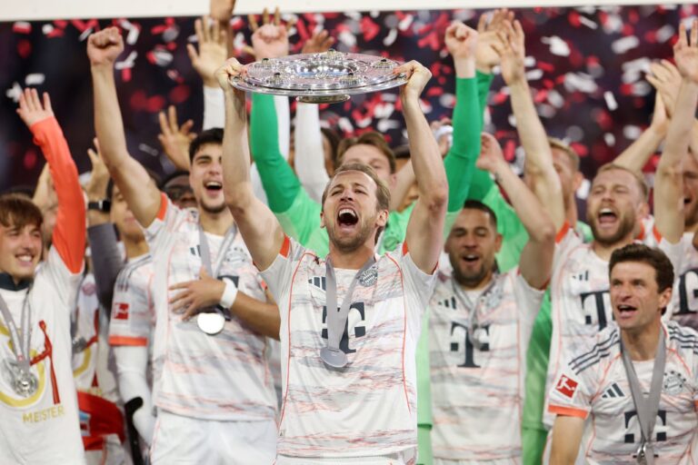 (VIDEO) ¡FINALMENTE PASÓ! Harry Kane alza el primer trofeo de su carrera