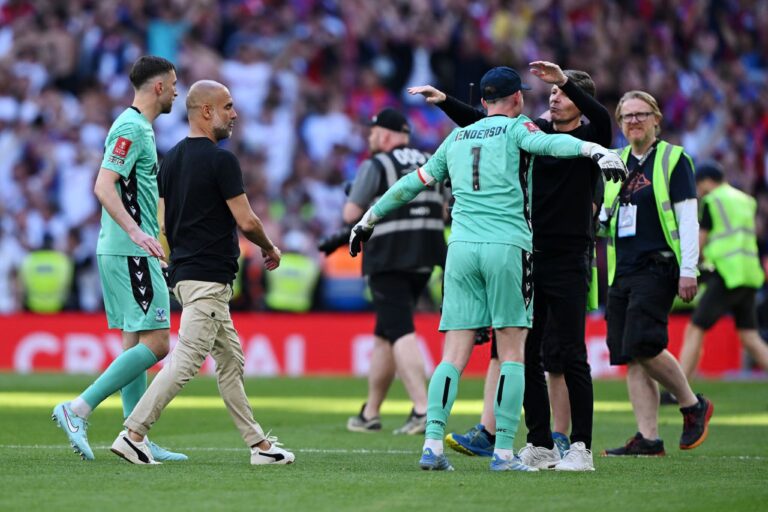 (VIDEO) Fuerte cruce: Pep Guardiola discutió con el portero del Crystal Palace