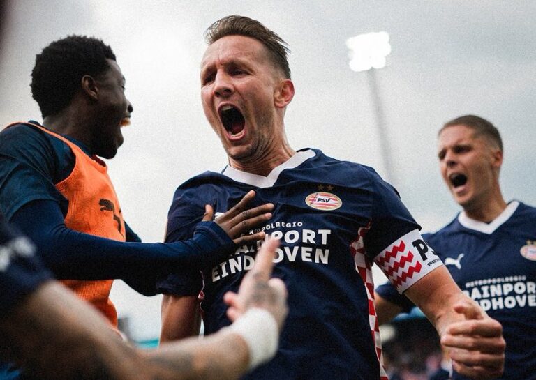 El PSV se lleva la Eredivisie culminando una remontada épica