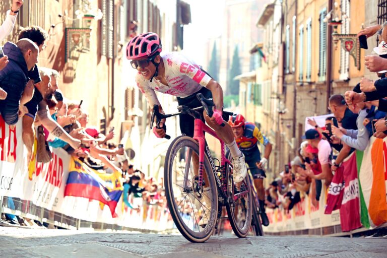 Richard Carapaz brilla en la Etapa 9 del Giro de Italia y se acerca al podio