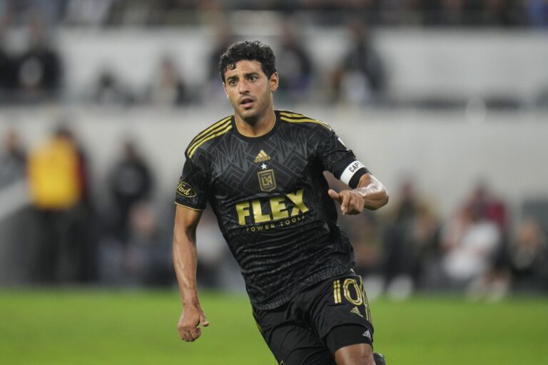 Carlos Vela anunció su retiro del fútbol