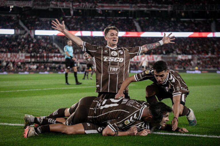 (VIDEO) Batacazo Monumental: Platense eliminó a River del Torneo Apertura