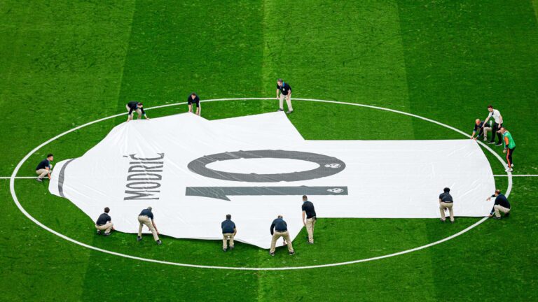 Ovación histórica: Luka Modrić recibe homenaje en su último partido en el Bernabéu
