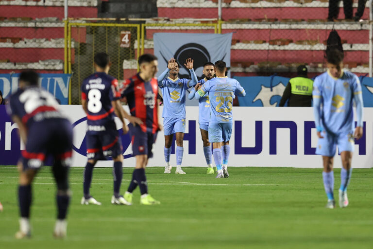 (VIDEO) Bolívar goleó a Cerro Porteño y se metió a playoffs de la Copa Sudamericana