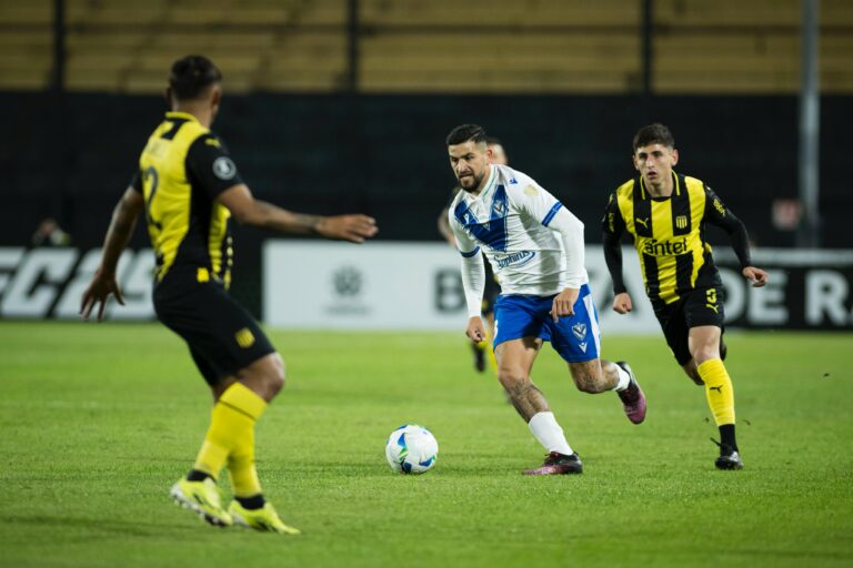 Peñarol y Vélez igualaron sin goles por la Copa Libertadores