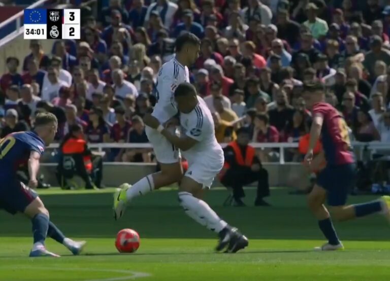 (VIDEO) El error de Mbappé en un gol del Barça