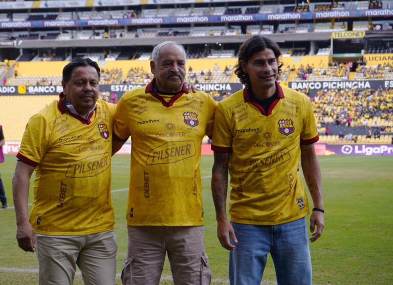 (VIDEO) BSC homenajeó a Víctor Ephanor, Jimmy Jiménez e Ismael Blanco