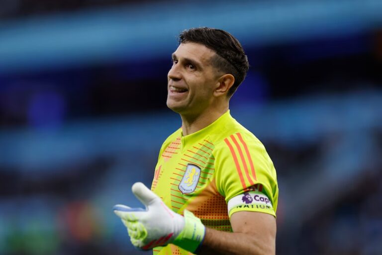 Revelaron cuáles son los dos gigantes de Europa que tienen en la mira a Dibu Martínez