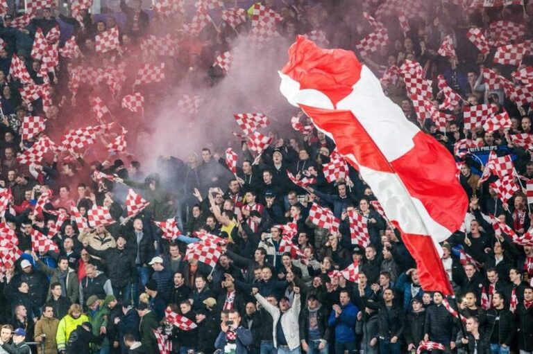 (VIDEO) Fiesta en Eindhoven: Ajax se cae al 99’ y PSV queda a un paso de la gloria