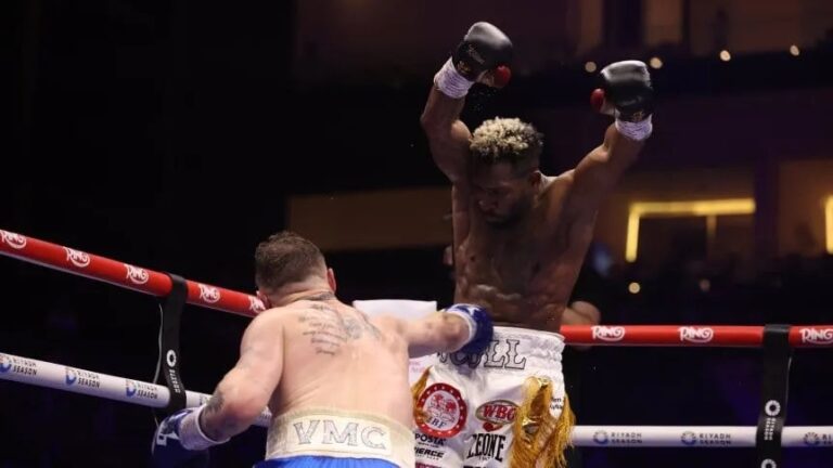 Canelo derrotó a Scull y es, de nuevo, monarca absoluto de los supermedianos