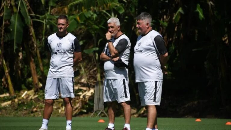El hermano de Omar De Felippe se descompensó mientras regresaba de Venezuela