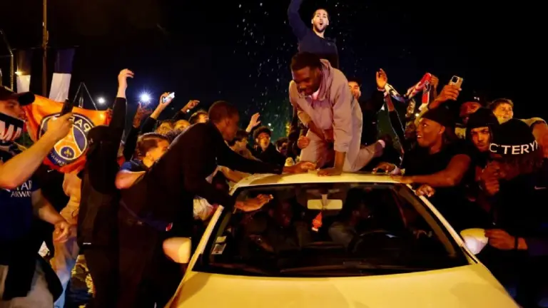 (VIDEO) LOCURA EN PARÍS: Festejos descontrolados tras el título histórico del PSG