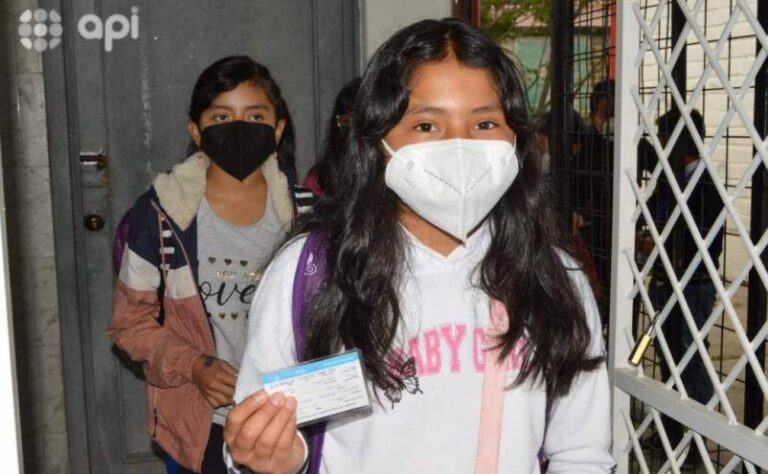 El COE dispuso el uso de mascarillas para los estudiantes y docentes en varias provincias del Ecuador