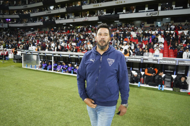 Noticia Banco Guayaquil // ES OFICIAL: Pablo “Vitamina” Sánchez deja de ser director técnico de LDU