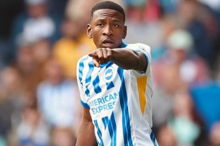 Rumores en Inglaterra: Manchester United busca lateral y Pervis Estupiñán aparece como opción