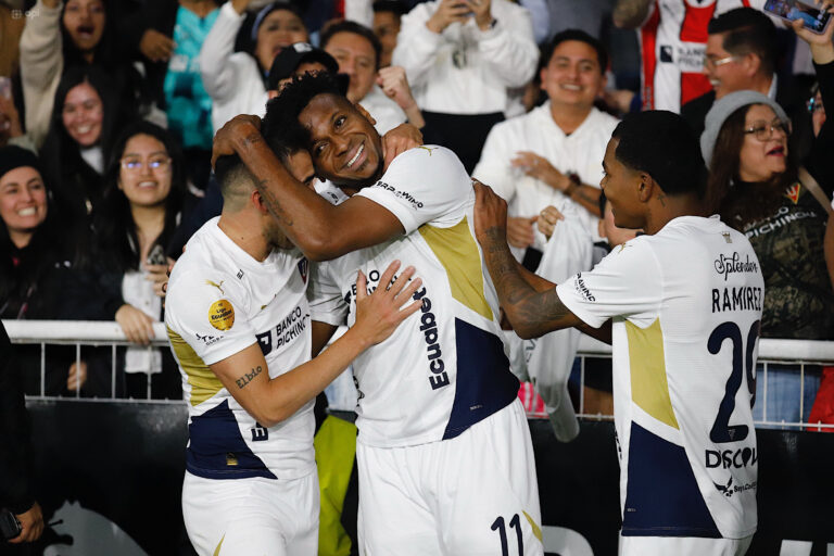 (VIDEO) AL SEGUNDO LUGAR: LDU se impone a Barcelona en el Rodrigo Paz