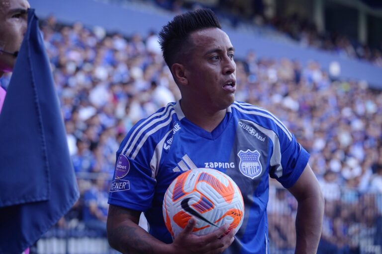 Christian Cueva: “Se siente un calor increíble con esta hinchada”
