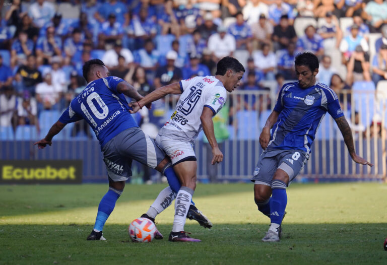 (VIDEO) Delfín amarga a Emelec con un empate agónico al minuto 92