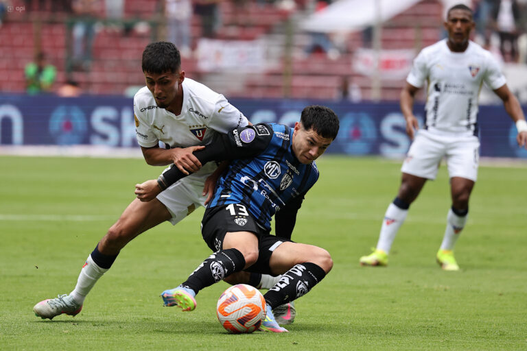 (VIDEO) LDU e IDV empataron en un vibrante duelo en el Rodrigo Paz