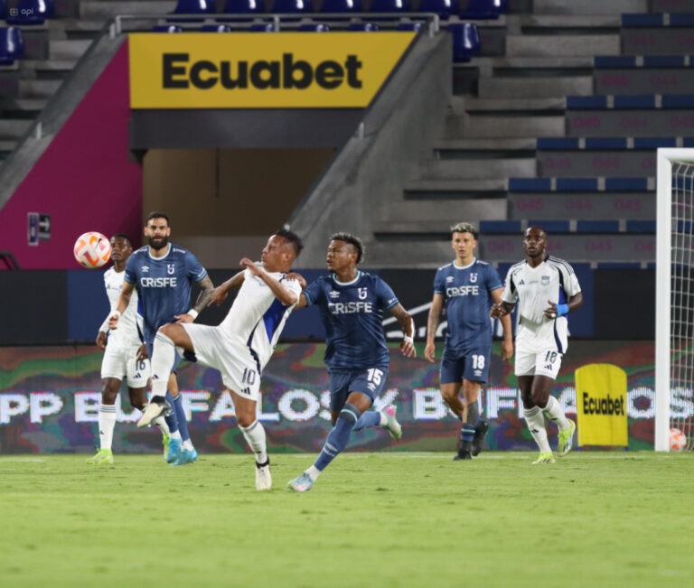 (VIDEO) CON 9 JUGADORES: U. Católica rescató el empate ante Emelec