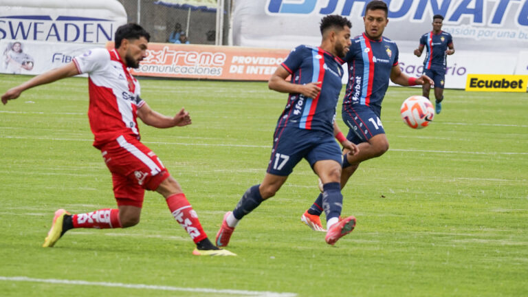 Técnico Universitario y El Nacional empataron sin goles y siguen complicados en la tabla