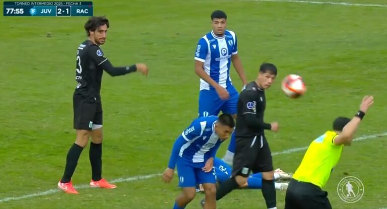 (VIDEO) Insólita expulsión en Uruguay: Fue expulsado por lanzarle la pelota al árbitro