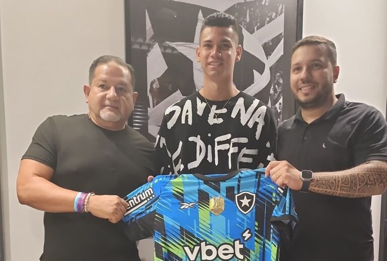 POR 4 AÑOS: Cristhian Loor firmó contrato con Botafogo