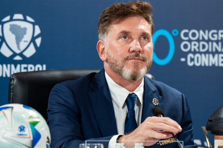 Noticia Banco Guayaquil // POR UNANIMIDAD: Alejandro Domínguez fue reelegido como presidente de la CONMEBOL