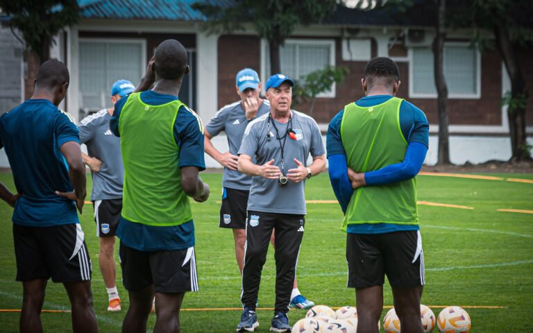 Reportan que los jugadores de Emelec no están de acuerdo con la salida de Célico
