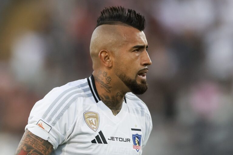 DURO CASTIGO a Arturo Vidal por su roja en Colo Colo