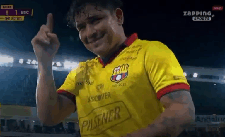(VIDEO) El POLÉMICO gesto de Mario Pineida en el LDU vs. BSC