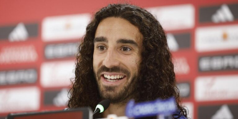 Cucurella: “Lamine Yamal te hace disfrutar”