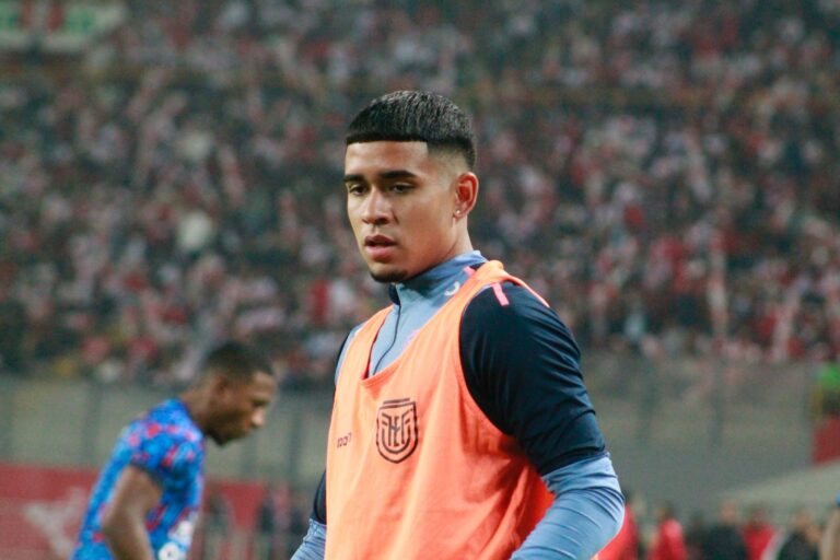 Aunque no está inscrito: Kendry Páez viajó para estar con el Chelsea durante el Mundial de Clubes
