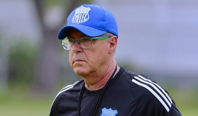 (AUDIO) Célico reveló que fue despedido de Emelec vía WhatsApp: “Es vergonzoso, pero así fue”