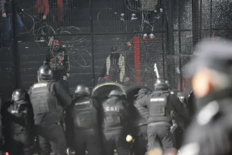 (VIDEO) CRISIS SIN FIN: Colón perdía 1-0 con Mitre y se suspendió por incidentes