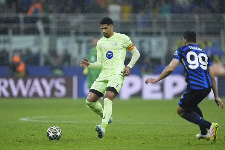 Ronald Araújo, en la mira: FC Barcelona define su futuro