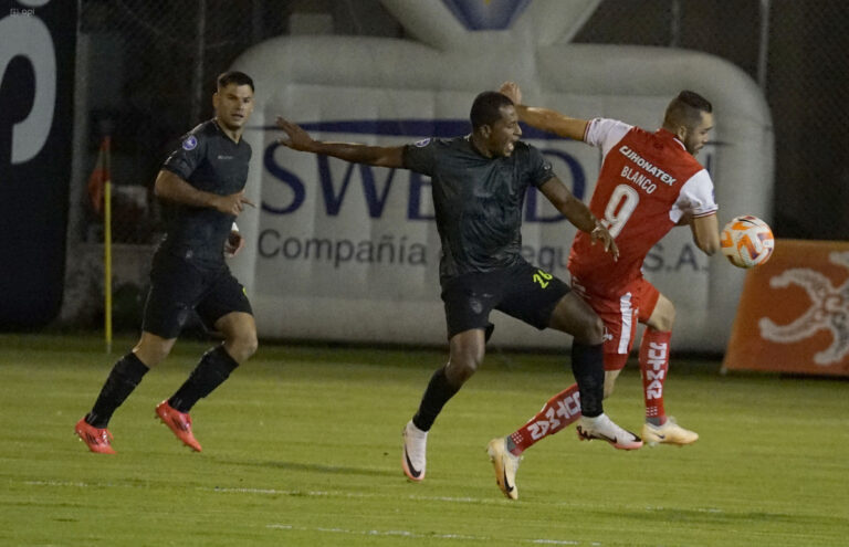 (VIDEO) SE SUMA A LA PELEA: Orense remontó ante T. Universitario en Ambato