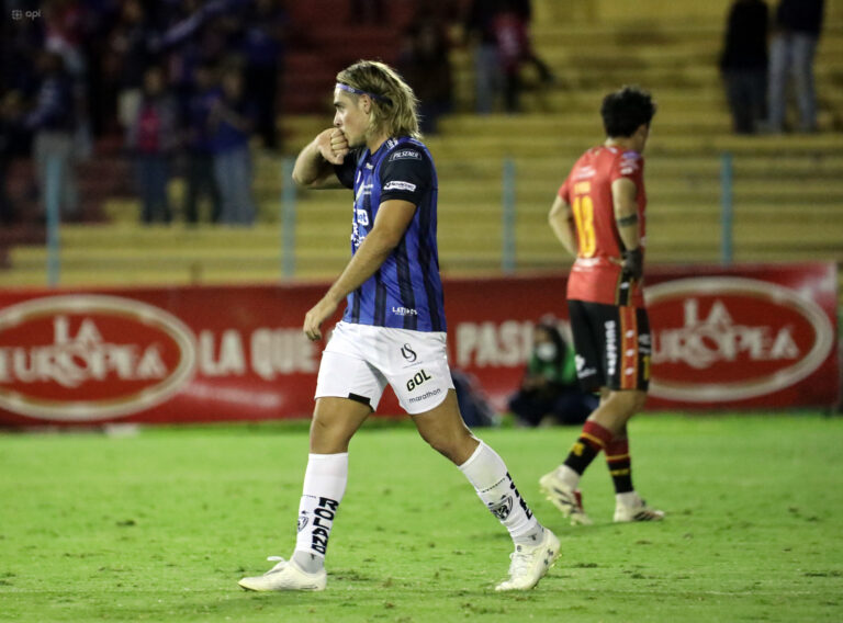 (VIDEO) PUNTERO INDISCUTIBLE: IDV goleó a D. Cuenca con triplete de Spinelli