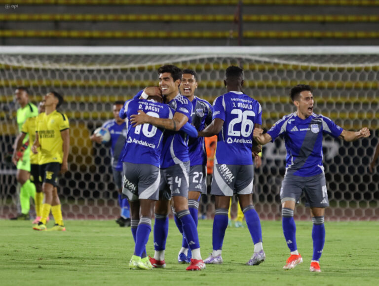 (VIDEO) EN LOS PENALES: Emelec eliminó a Miguel Iturralde y avanzó en la Copa Ecuador