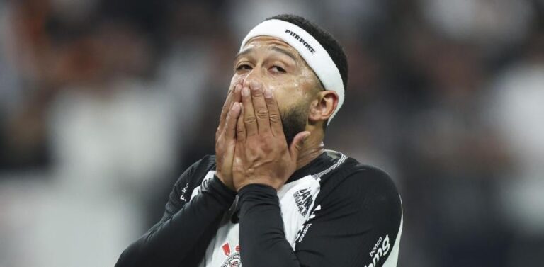 El Corinthians amenaza con rescindir el contrato de Memphis Depay