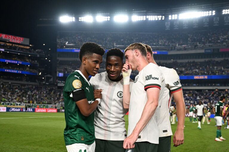 Palmer bromea sobre Estêvão: “¡Es un jugador top, pero no entendió nada de lo que le dije!”