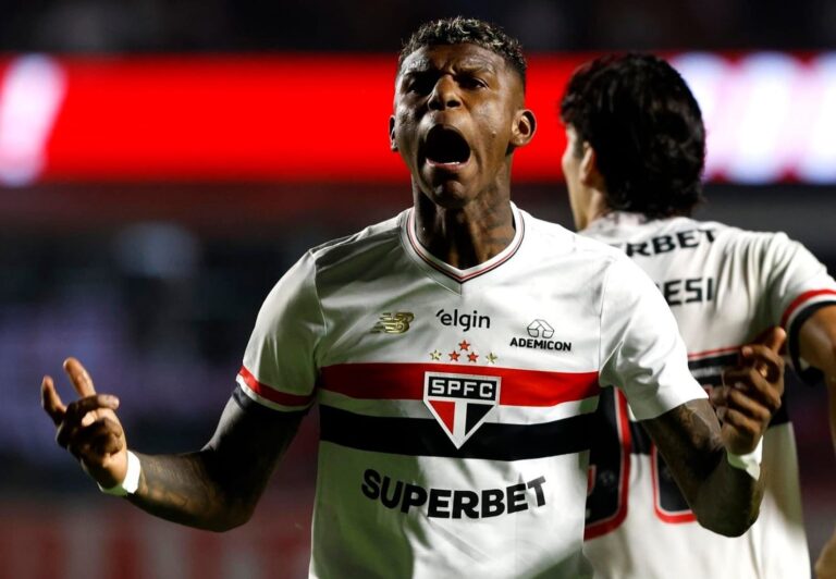 MARCA HISTÓRICA: Robert Arboleda cumple 8 años en Sao Paulo