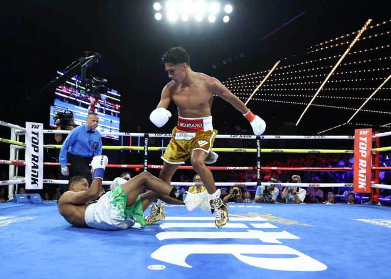 (VIDEO) Boxeador ecuatoriano es noqueado por su rival en ¡42 SEGUNDOS!